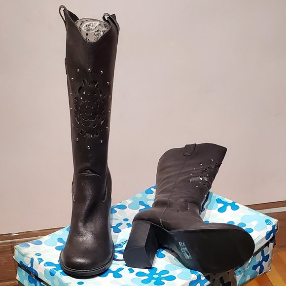 Black heeled cowboy boots - Picture 2 of 5